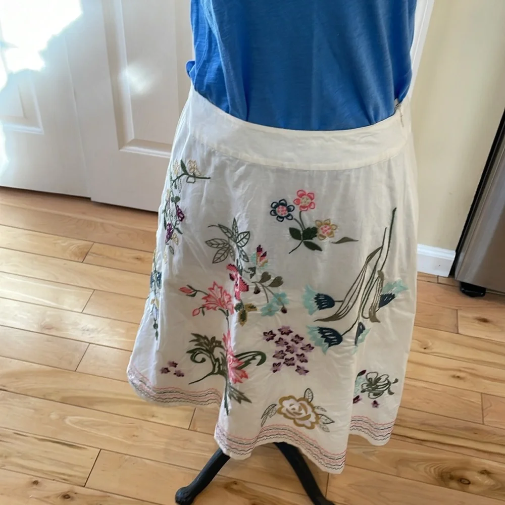 Talbots fully lined Aline cream embroidered flower side zip skirt - Picture 1 of 14